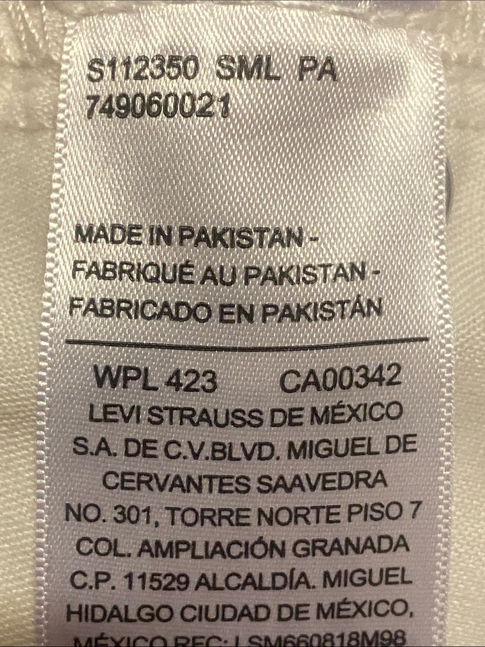 LEVIS WHITE CAPRI JEANS Mid Rise EUC - Picture 6 of 7